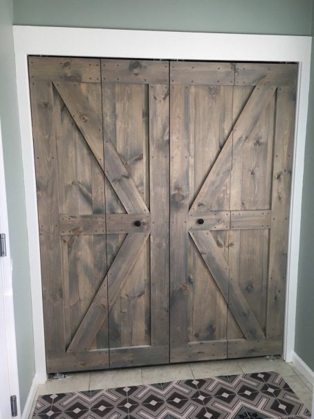 Farmhouse decorating DIY Barn doors